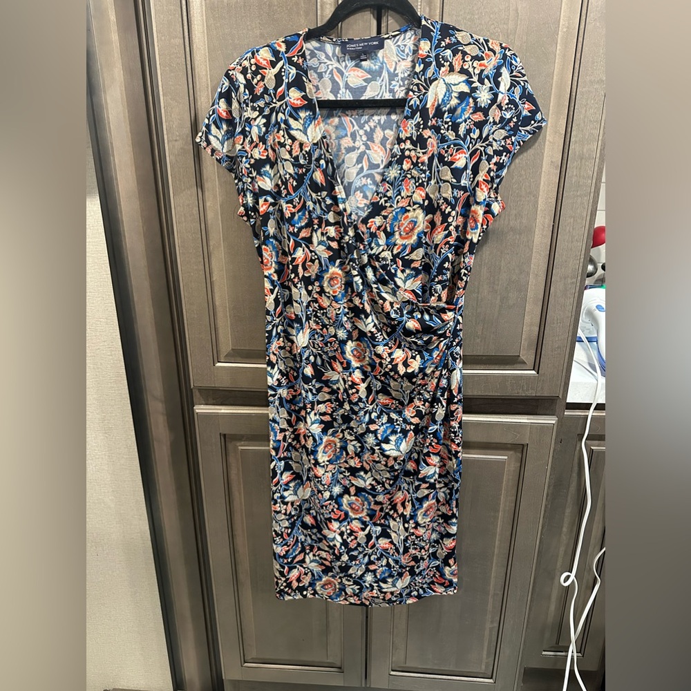 Floral short sleeved dress by Jones New York Signature collection, size …